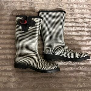 Austin Trading Co Houndstooth Rain Boots with Red Buckle Accent